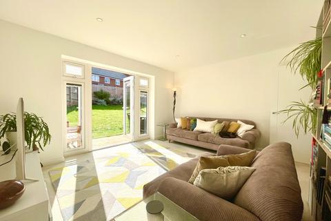 10 Blencowe Crescent, Steeple Claydon, Buckingham, MK18 2GY