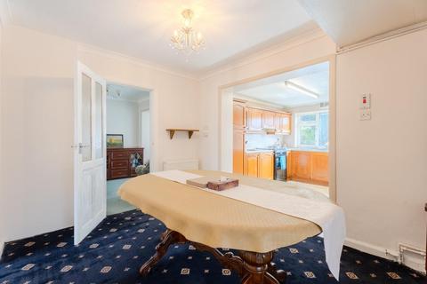 53 Elizabeth Avenue, Wolverhampton, WV4 5BE