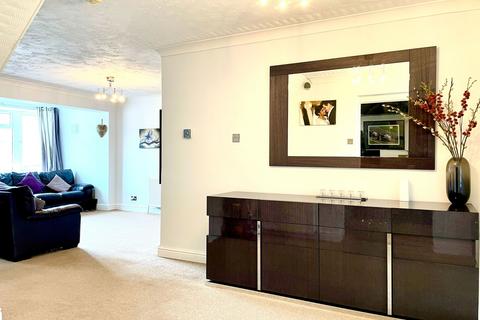 8 Glebe Road, Deanshanger, Milton Keynes, MK19 6LT