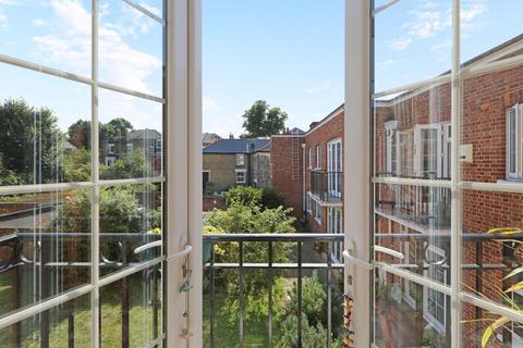106a Grove Lane, London, SE5 8BJ