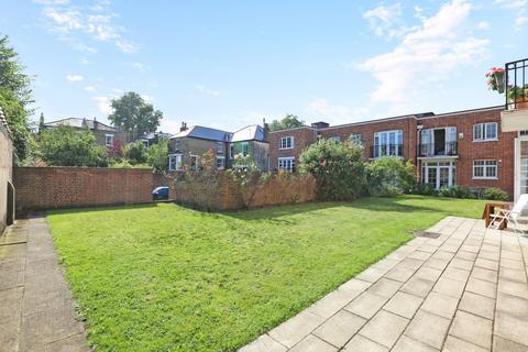 106a Grove Lane, London, SE5 8BJ