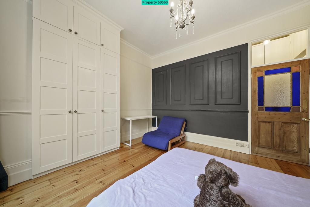 Spacious cosy bedroom