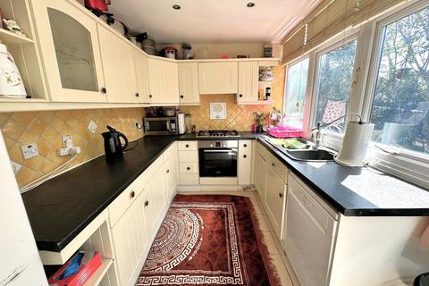 4 bedroom semi-detached house for sale, Carr Road, Northolt, Greater London, UB5