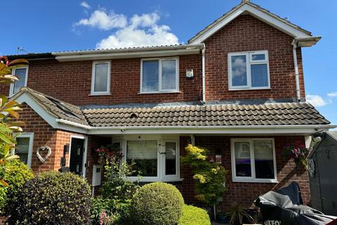 4 bedroom semi-detached house for sale, Sandringham Drive, Grantham NG31