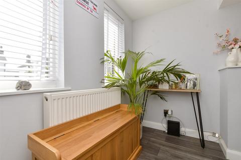 55 Heath Road, Caterham, CR3 5RS
