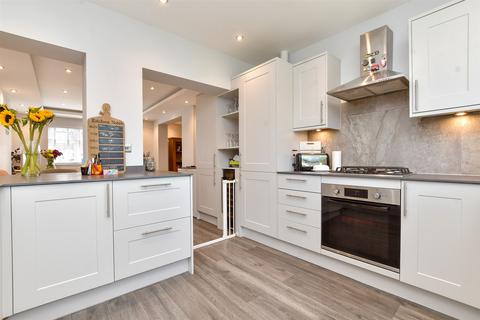 55 Heath Road, Caterham, CR3 5RS