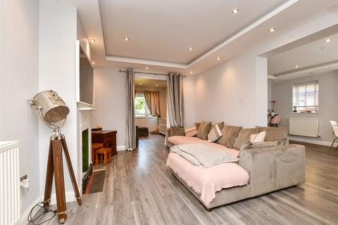 55 Heath Road, Caterham, CR3 5RS