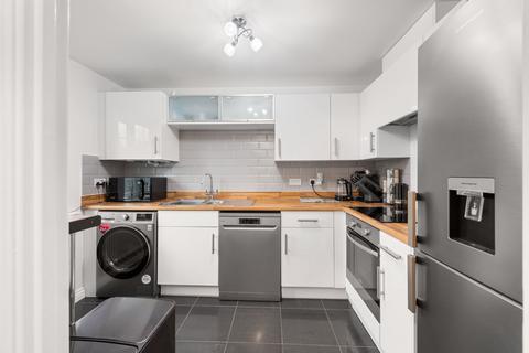 54 Hathersage Close, Grantham, NG31 7GP