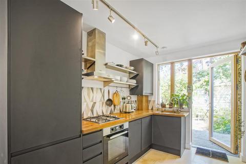 2 bedroom end of terrace house for sale, Leighton Road, London