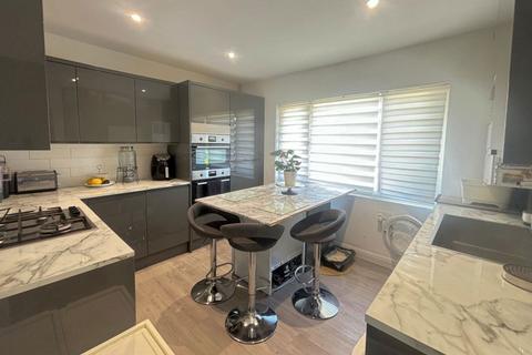 39 Chelmsford Avenue, Romford, RM5 3UX