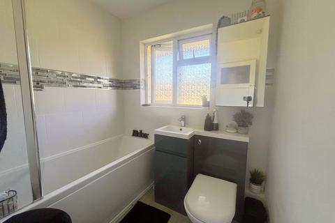 39 Chelmsford Avenue, Romford, RM5 3UX