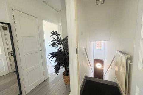 39 Chelmsford Avenue, Romford, RM5 3UX