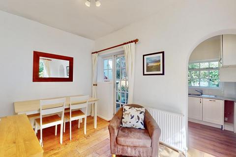 2 bedroom end of terrace house for sale, Rosemary Cottages, SW14