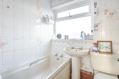 3 bedroom semi-detached house for sale, North Aylesbury,  Buckinghamshire,  HP19