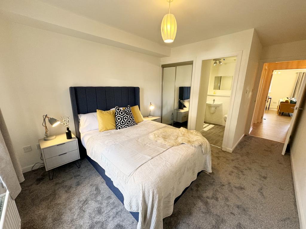 Bedroom 1 (2)