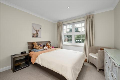 104 Molesey Park Road, East Molesey, KT8 0JX