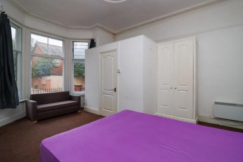 Studio to rent, St James Terrace, Leicester, LE2