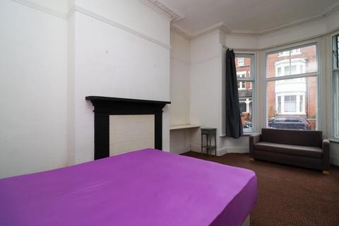 Studio to rent, St James Terrace, Leicester, LE2