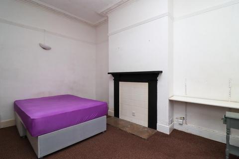 Studio to rent, St James Terrace, Leicester, LE2