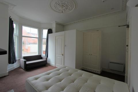 Studio to rent, St James Terrace, Leicester, LE2