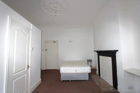 Studio to rent, St James Terrace, Leicester, LE2