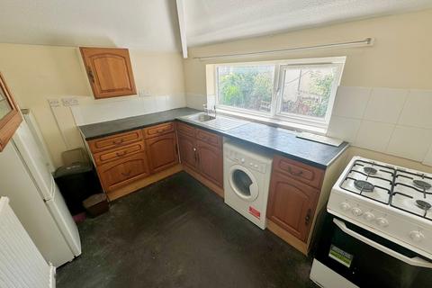 2 bedroom flat to rent, Newport Road, ,