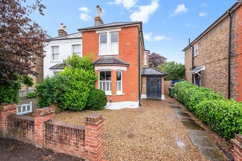 32 Beauchamp Road, West Molesey, KT8 2PG