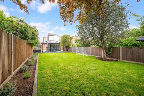 32 Beauchamp Road, West Molesey, KT8 2PG