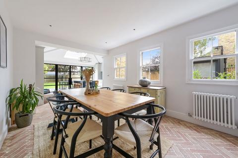 32 Beauchamp Road, West Molesey, KT8 2PG