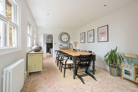 32 Beauchamp Road, West Molesey, KT8 2PG