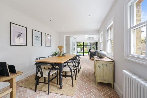 32 Beauchamp Road, West Molesey, KT8 2PG