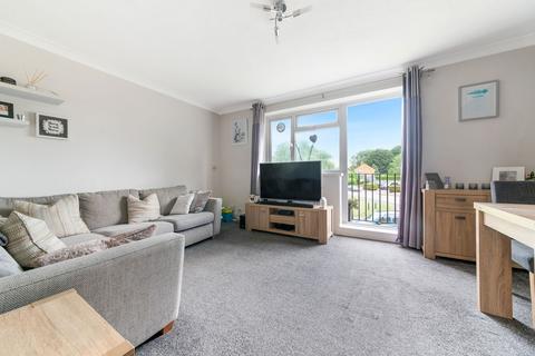2 bedroom apartment for sale, Longfield Crescent, Tadworth KT20