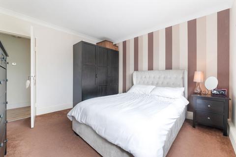 2 bedroom apartment for sale, Longfield Crescent, Tadworth KT20