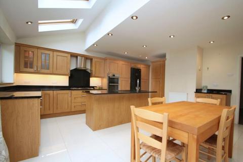 4 bedroom detached house to rent, High View Road, Guildford GU2