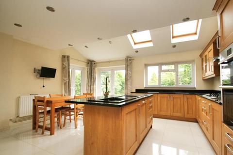 4 bedroom detached house to rent, High View Road, Guildford GU2