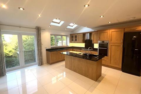 4 bedroom detached house to rent, High View Road, Guildford GU2