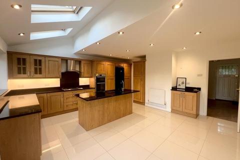 4 bedroom detached house to rent, High View Road, Guildford GU2