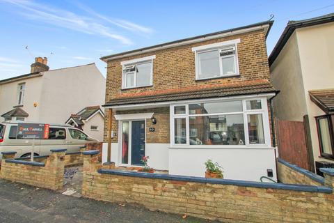 3 bedroom detached house for sale, Shaftesbury Road, Romford RM1