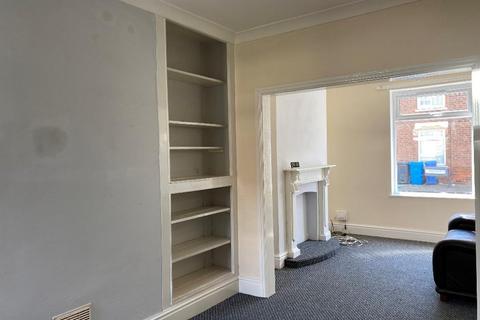 2 bedroom terraced house to rent, Pitt Street, Hull, HU3 6PN