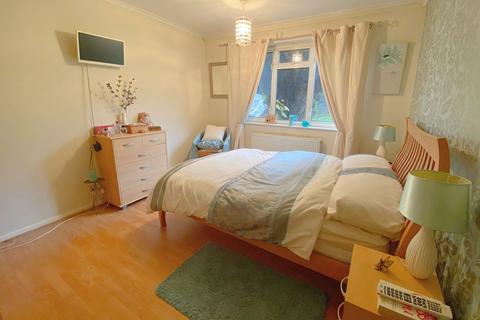 138 Highfield Road, Romford, RM5 3AG
