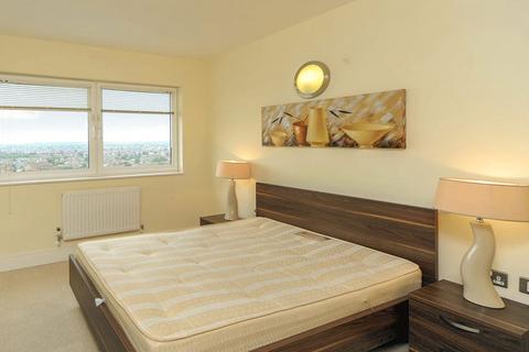 2 bedroom flat to rent, High Road, Ilford IG1