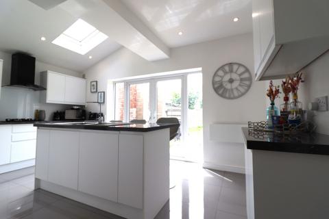 184 Bridle Road, Eastham, Wirral, CH62 8AU