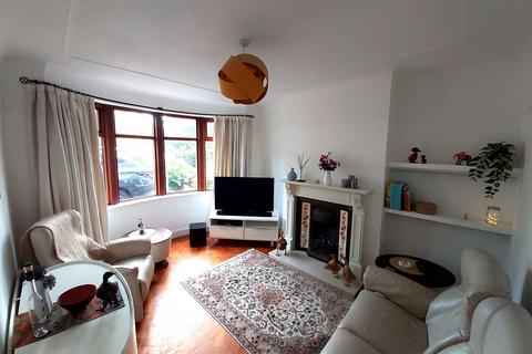 220 Heath Road, Wirral, CH63 2HG