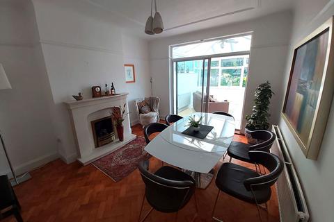 220 Heath Road, Wirral, CH63 2HG