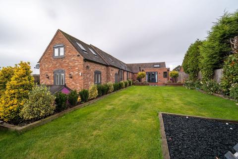 Dairy Farm Stables Lynn Lane, Shenstone, Lichfield, WS14 0DT