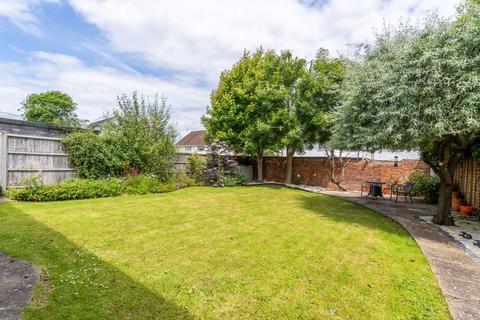 7 Bournside Close, Cheltenham, GL51 3AR