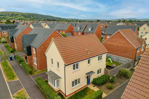 28 Barleyfields Avenue, Bishops Cleeve, Cheltenham, GL52 8FL