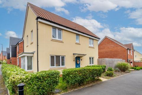 28 Barleyfields Avenue, Bishops Cleeve, Cheltenham, GL52 8FL
