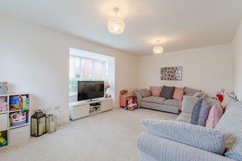 28 Barleyfields Avenue, Bishops Cleeve, Cheltenham, GL52 8FL