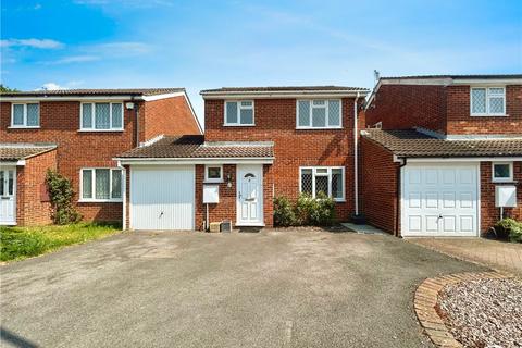 15 Dickens Way, Yateley, GU46 6XX